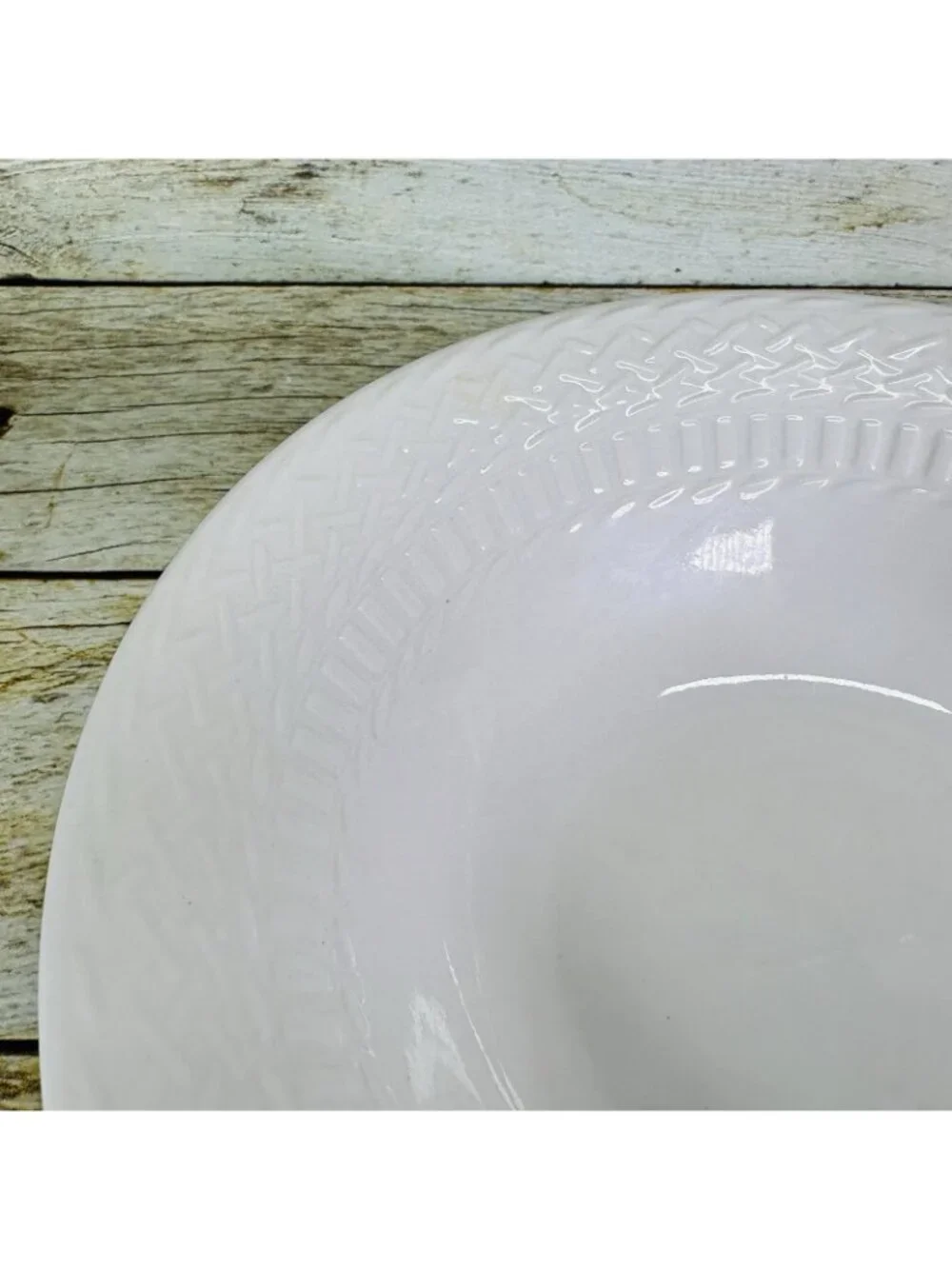 Livingquarters LIQ10 White Embossed Basketweave Lines 9